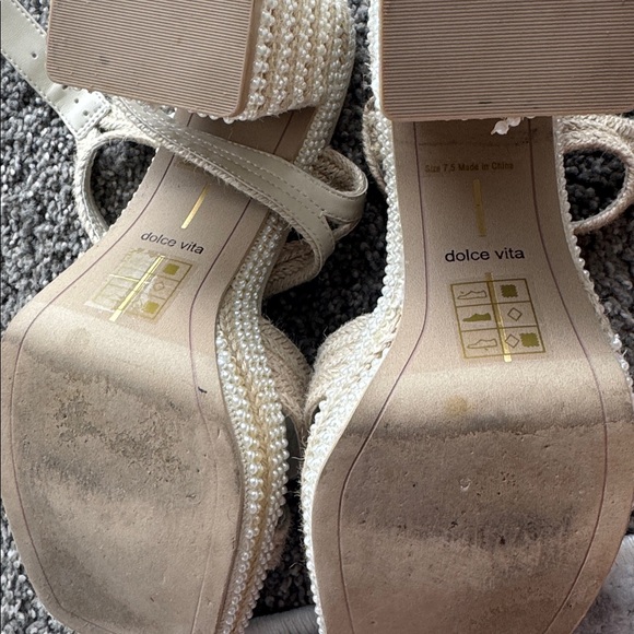 Dolce Vita pearl platform sandals - Picture 7 of 7
